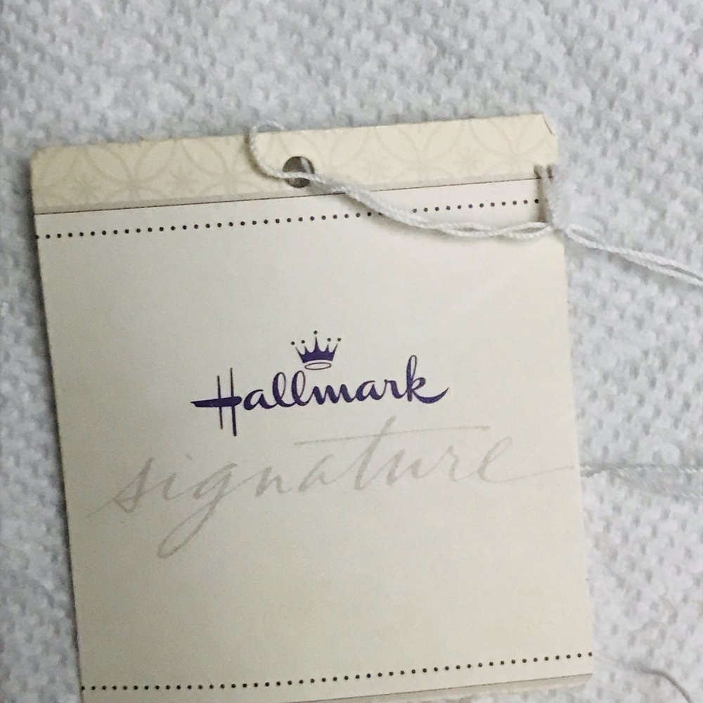 Hallmark Signature keepsake box - Picture 8 of 11
